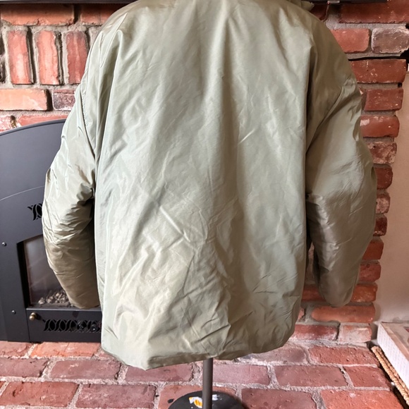 Fabletics Green Puffer - Picture 4 of 8